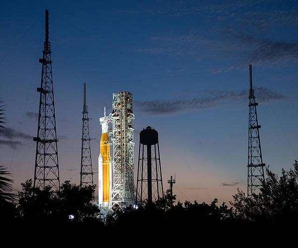 Hurricane causes only minor damage to Artemis rocket