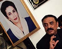 Pakistani president arrives in China to seek financial help