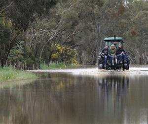 'Amazing' Australian floodwaters enter new towns