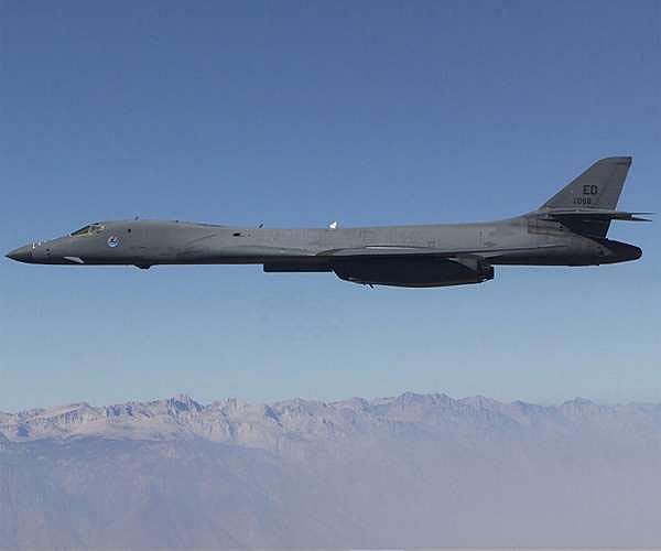 B-1 bombers fly over Arctic's East Siberian Sea in show of force