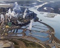 Canadian oil sands cleared for re-entry near fire-ravaged Fort McMurray