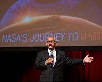 Annoying? US 'That Kissed the Moon' Has to Pay Russia for Space Flights