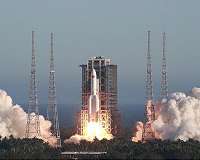 China launches Mars probe in space race with US