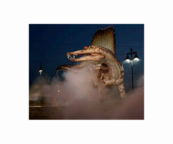 Giant dinosaur hunted from the shoreline like a bird