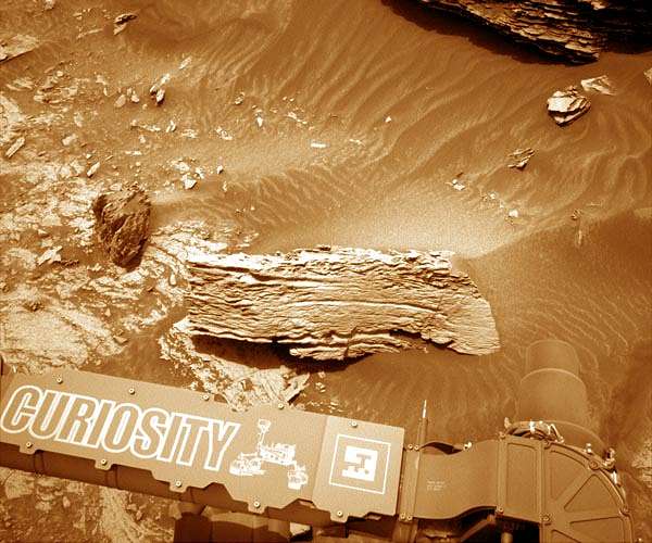 Sols 3374-3375: MAHLI Lets the Dog Out at the Prow!