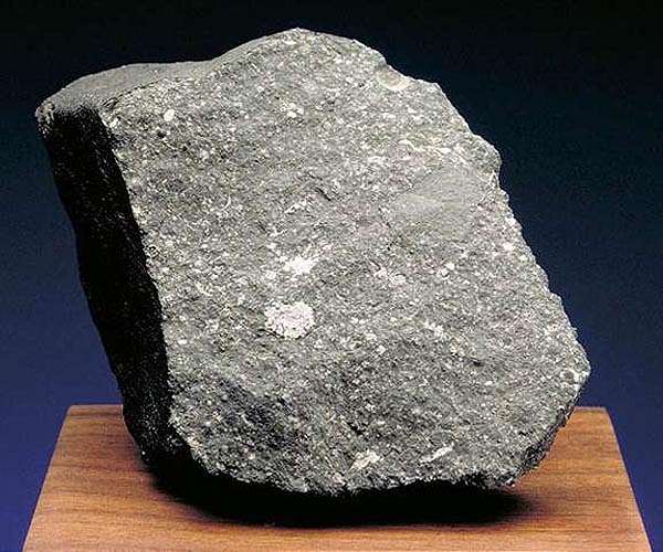 Meteorites show transport of material in early solar system