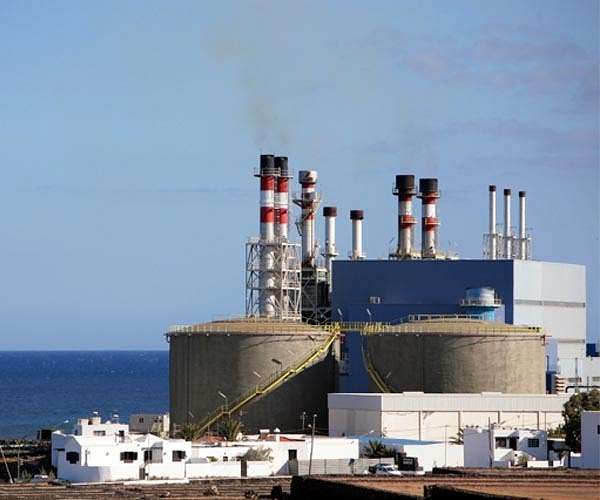 Water-starved Saudi confronts desalination's heavy toll