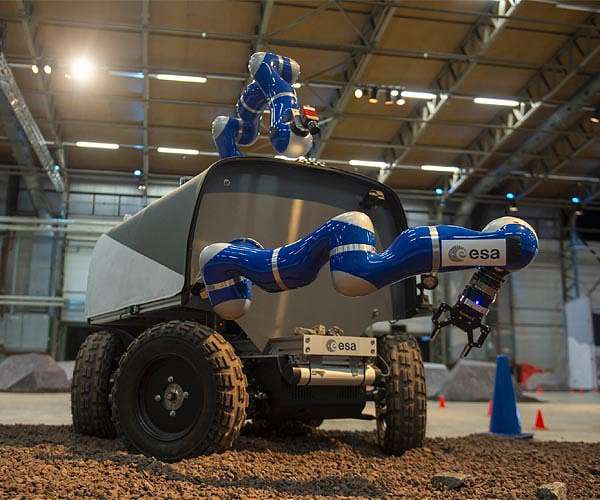 Walking on the Moon in Cologne: Europe's lunar life simulator