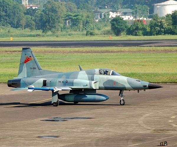 Two Iran fighter pilots killed in accident: state media