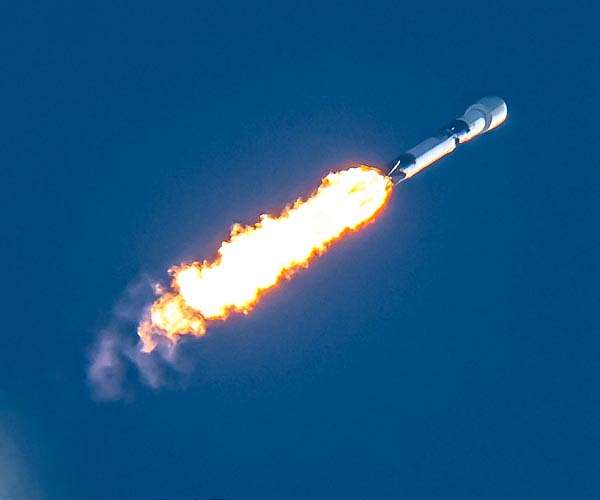 SpaceX launches 53 Starlink satellites to orbit after Dragon docks with ISS