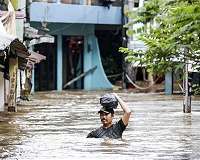 Flooding hits Indonesian capital, one dead