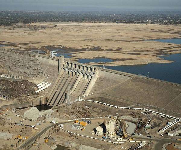 Role of dams in reducing global flood exposure under climate change