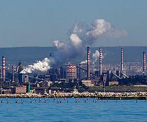 Italian steel plant suspends operations in pollution row