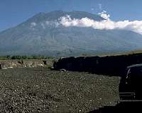 Authorities lower Bali volcano alert status
