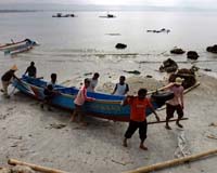 Indonesia starts Java clean-up, new tsunami alert in Sulawesi