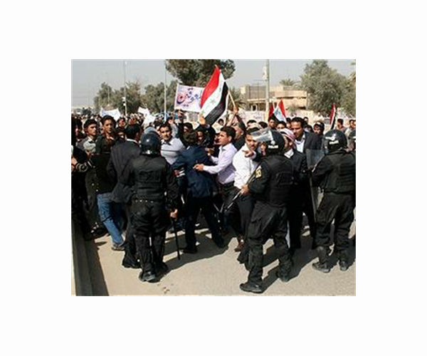 One killed as Iraq police clash with pro-Iran protesters