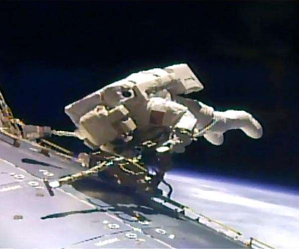 NASA delays spacewalk to replace antenna at ISS due to debris danger