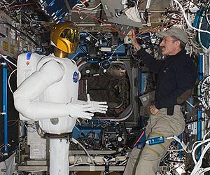 Crew Wraps Up Robonaut Testing