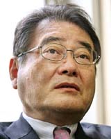Veteran Politician Calls For Abe To Fire Foreign Minister Over Nuke Ambitions