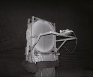 Large-aperture planar lens antennas with gradient refractive index