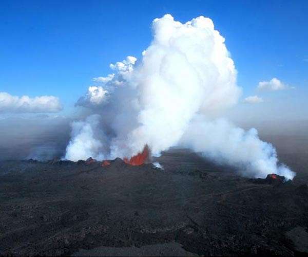 Volcano erupts near Icelandic capital