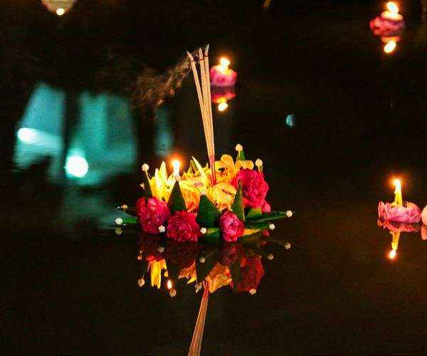 Virtual floats reduce waste at Thai festival