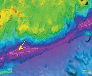 'Titanic' director returns from dive to Mariana Trench
