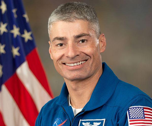 Two Flight Engineers' stay extended in ISS