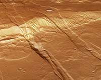Fracture swarms on Mars