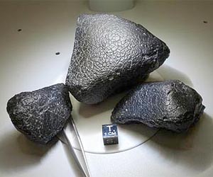 Ancient Water-rich Meteorite Linked to Martian Crust