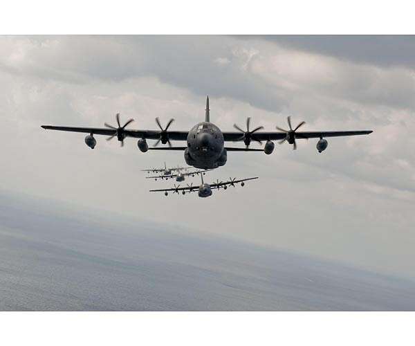 Rapid Dragon conducts palletized munition demonstration using long range cruise missile