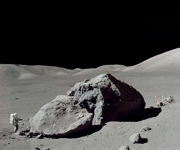 Lunar sample tells ancient story with help of Curtin's world-class facilities