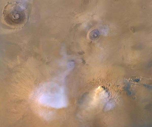 Trio of orbiters shows small dust storms help dry out Mars