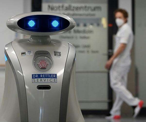 Chatty robot Franzi cheers up German patients