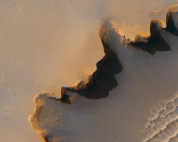NASA Spots Opportunity In Stunning MRO Image Of Victoria Crater