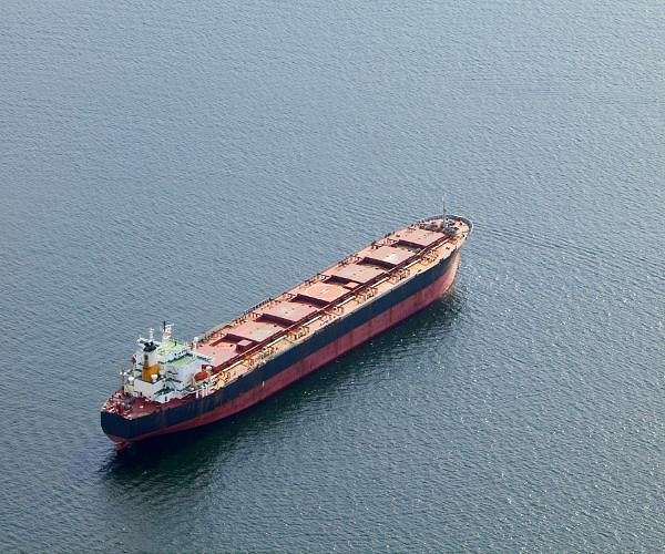 Philippines recovers oil from sunken tanker, avoids disaster