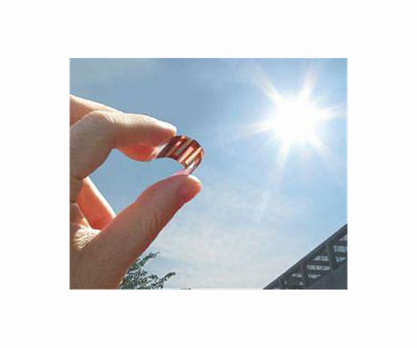 Polarized photovoltaic properties emerge