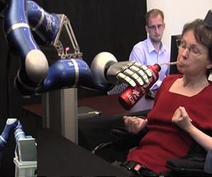 Paralysed woman's thoughts control a DLR robot
