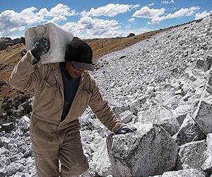 Peru inventor 'whitewashes' peaks to slow glacier melt