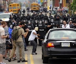 Violence flares for second day on fringe of Toronto talks