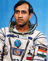 India Debates Manned Space Flight As First Lunar Mission Proceeds