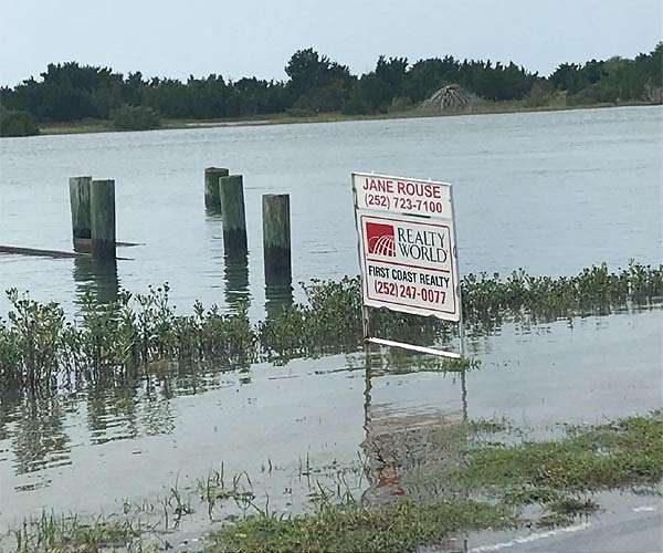 Heavy rains and flooding pummel US northeast, one dead