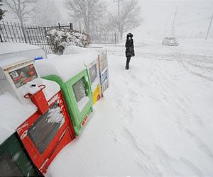 Late snow storm sucker-punches US northeast