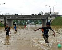 Sri Lanka appeals for up to $2 billion in foreign flood aid