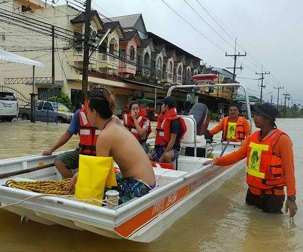 Tens of thousands affected as floods hit Thai south
