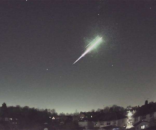 What happens when a meteor hits the atmosphere