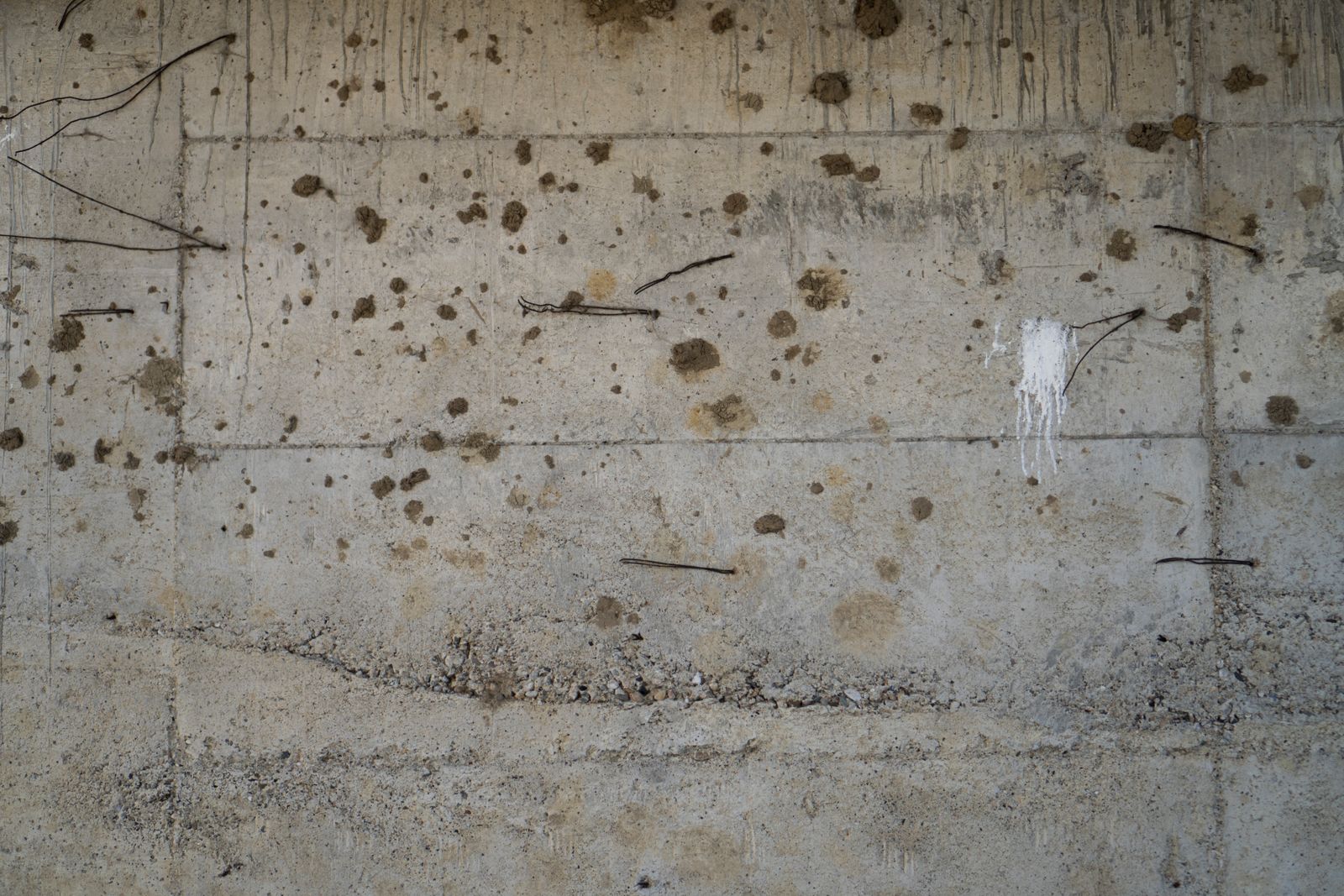 cracked concrete rebar corrosion